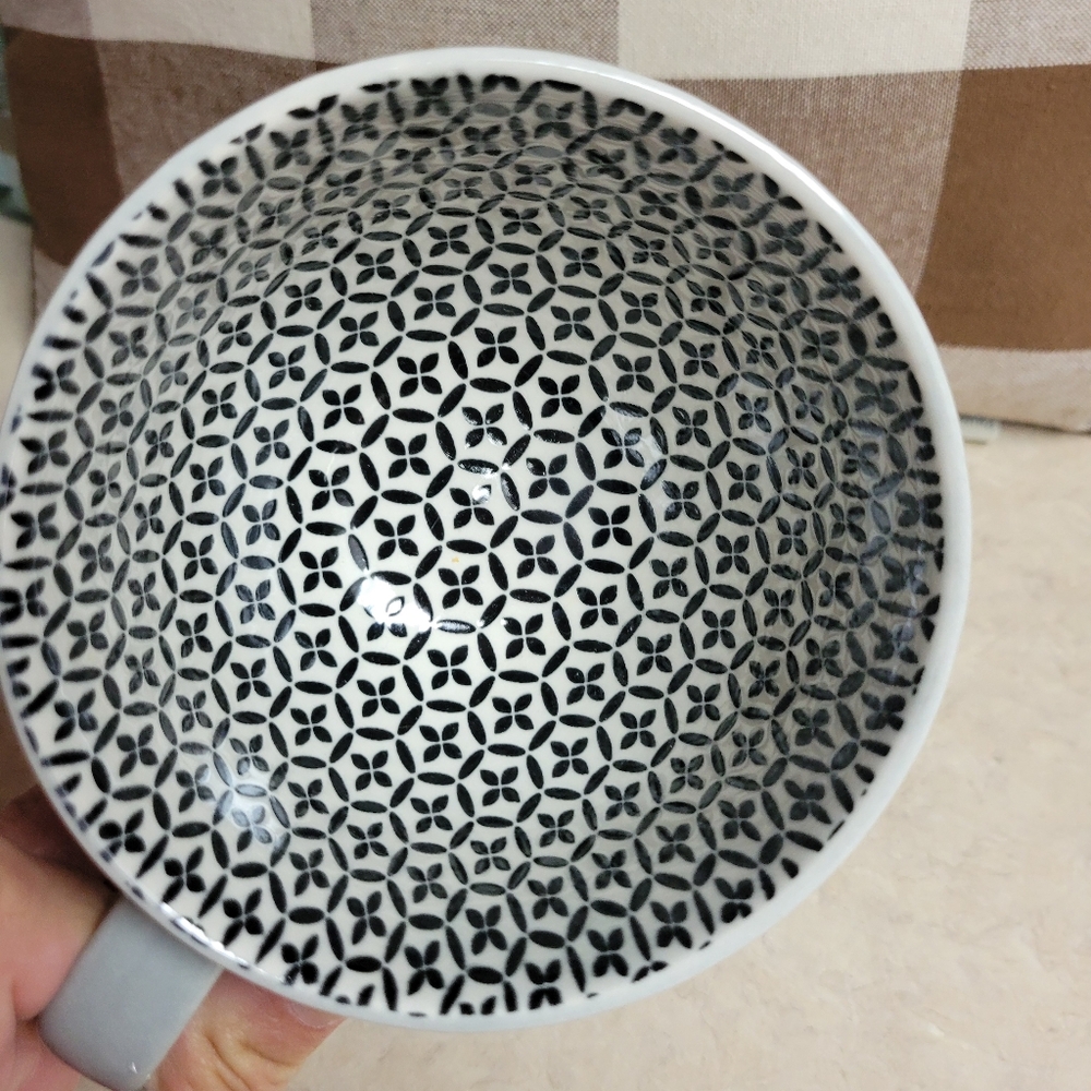 Signature housewares footed coffee cup beautiful detail - Picture 3 of 9